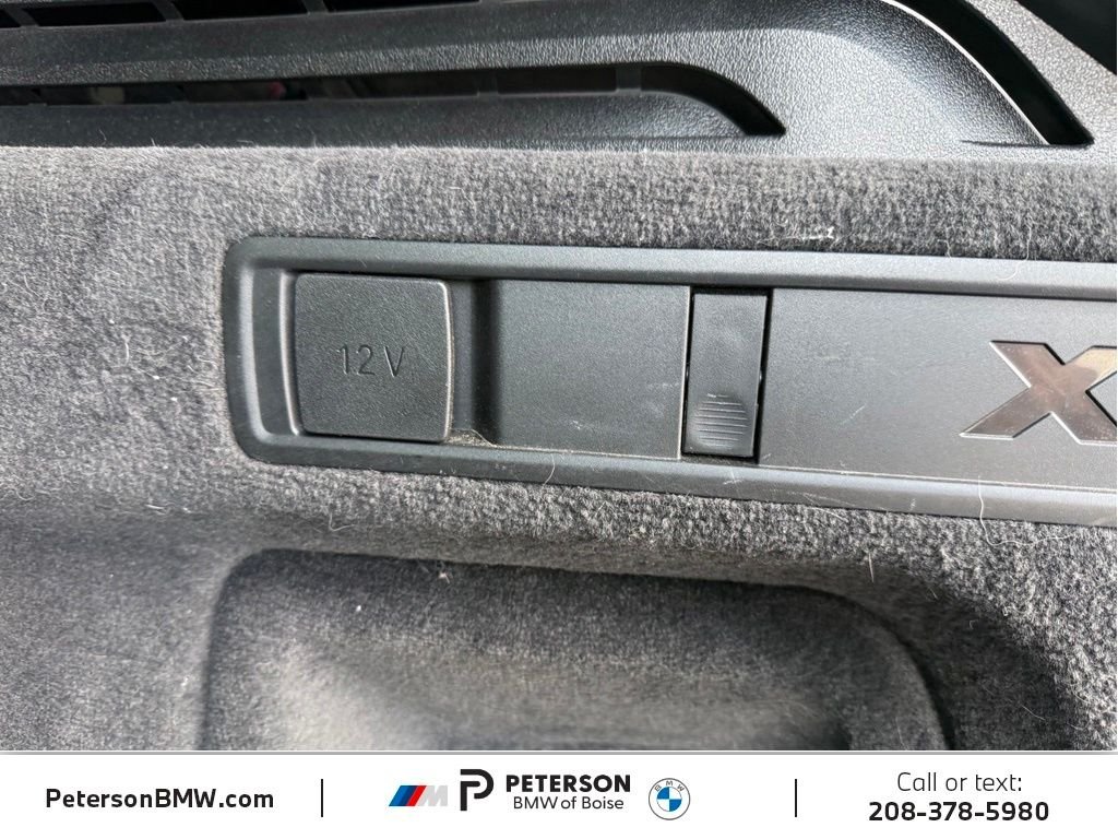 Used 2024 Green BMW xDrive40i image 12