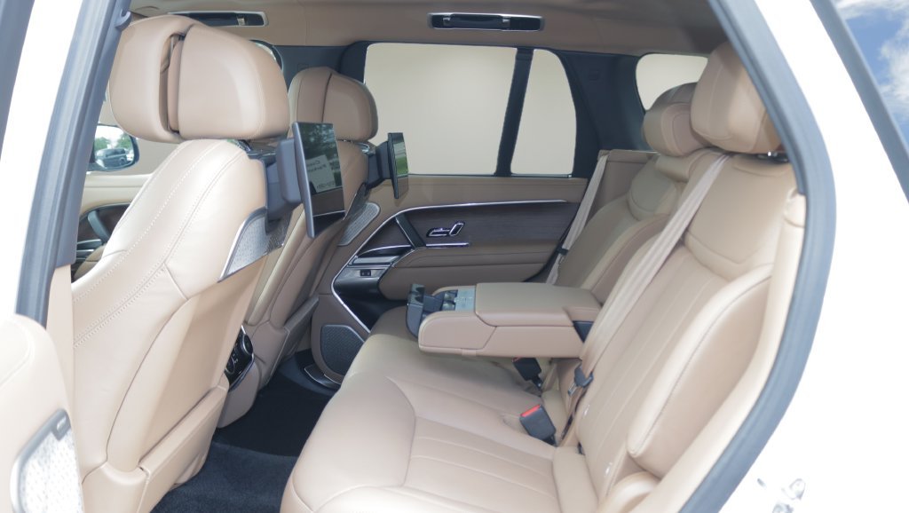 Used 2024 White Land Rover Autobiography image 13