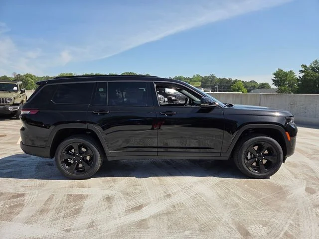 New 2026 Diamond Black Crystal Pearl-Coat Exterior Paint Jeep Limited image 10