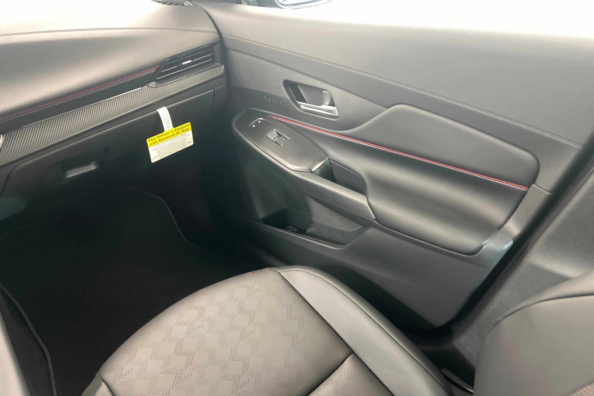 New 2026 Atlantic Gray Metallic / Super Black Two-tone Nissan SR image 11