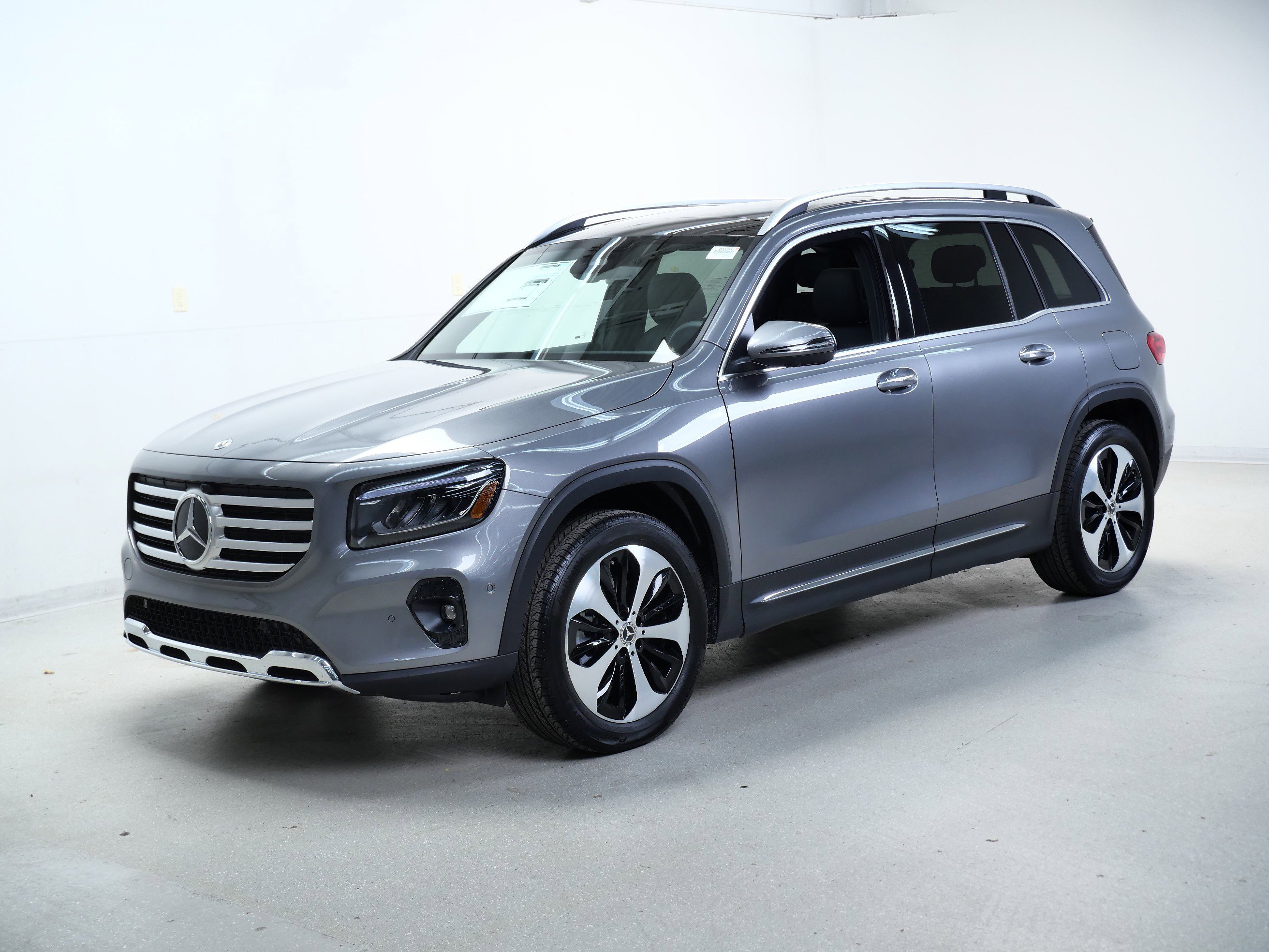 New 2026 Mountain Grey Metallic Mercedes-Benz GLB 250 image 4