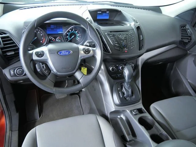Used 2015 Orange Ford SE image 3