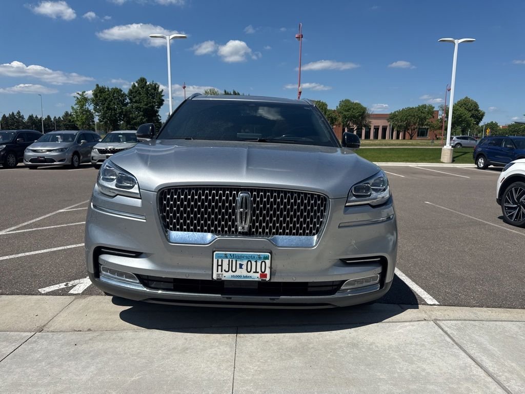 Used 2020 Silver Lincoln Reserve image 2