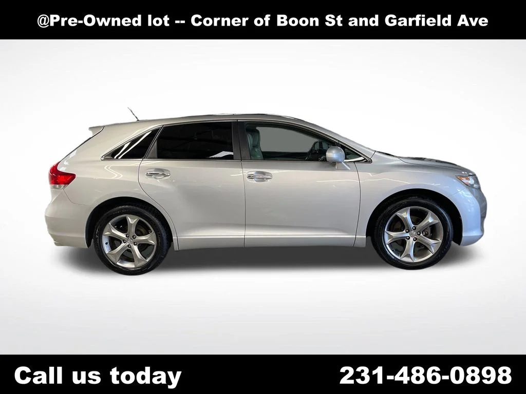 Used 2010 Silver Toyota Base image 6