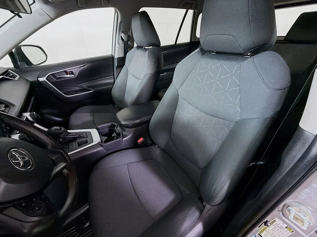Used 2021  Toyota XLE image 12