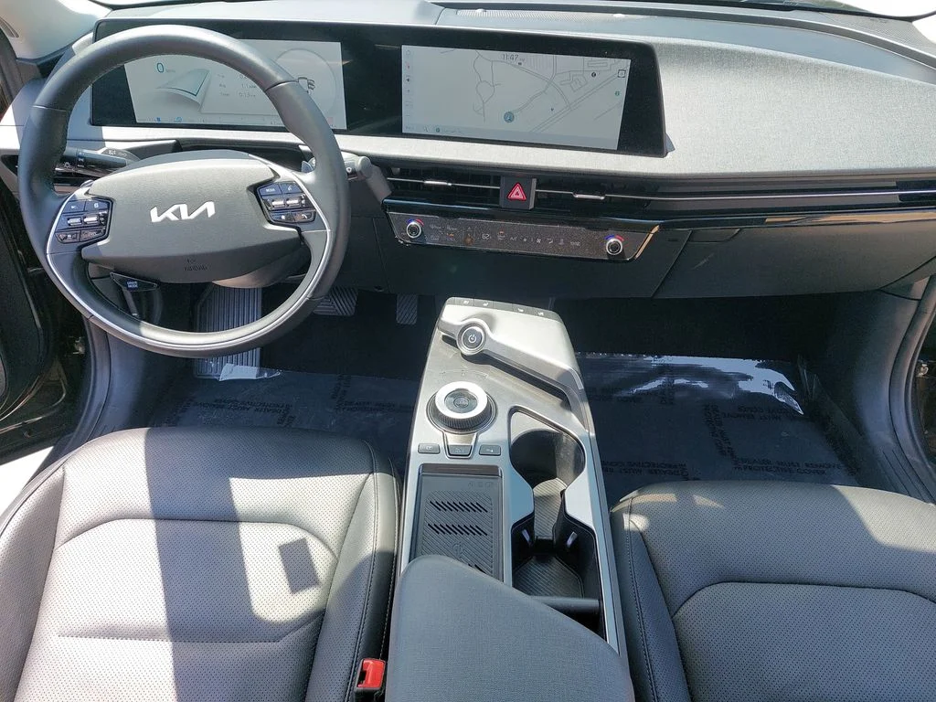 Used 2023 Gray Kia Wind image 9
