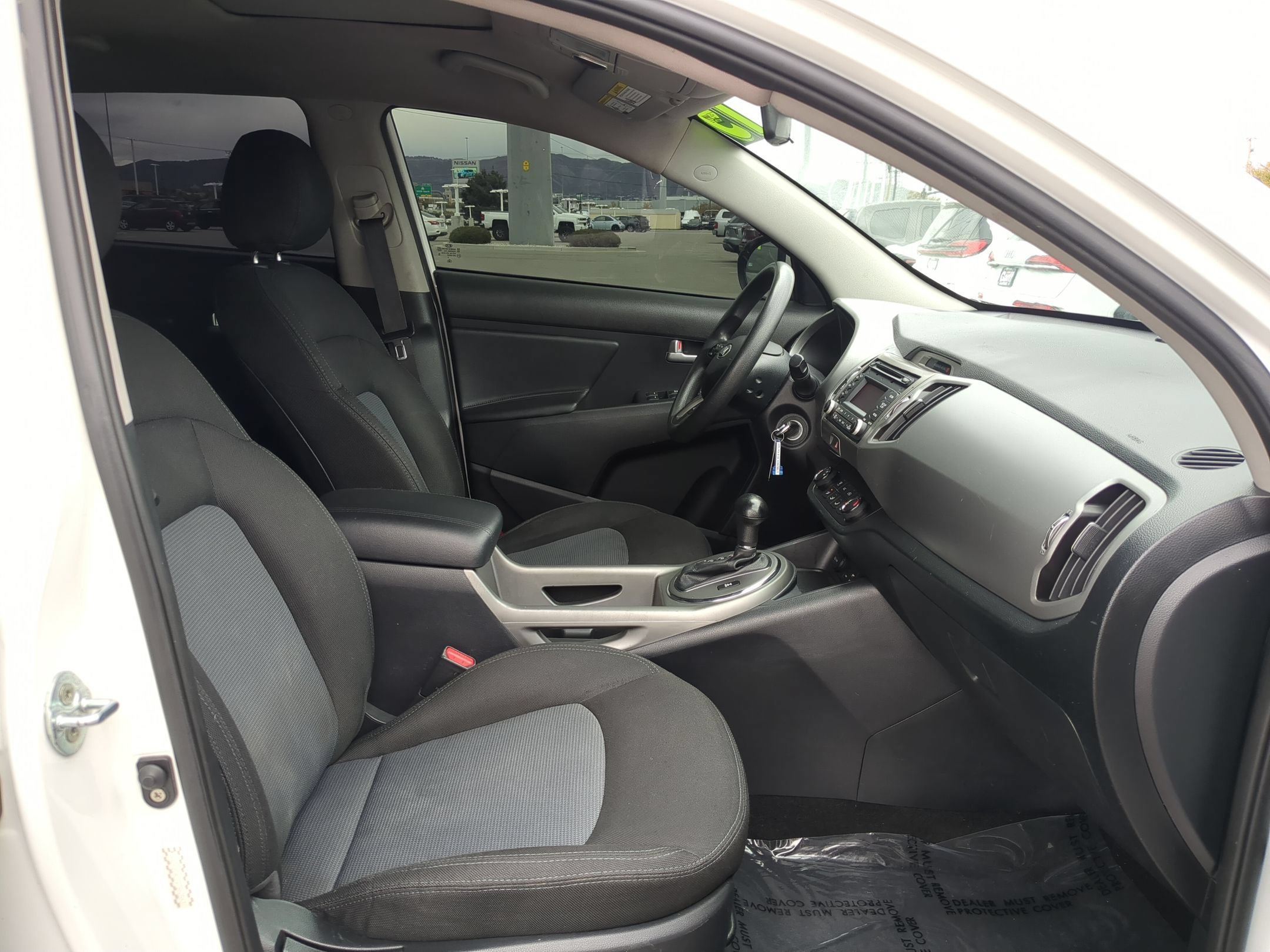 Used 2016 Clear White Kia LX image 29