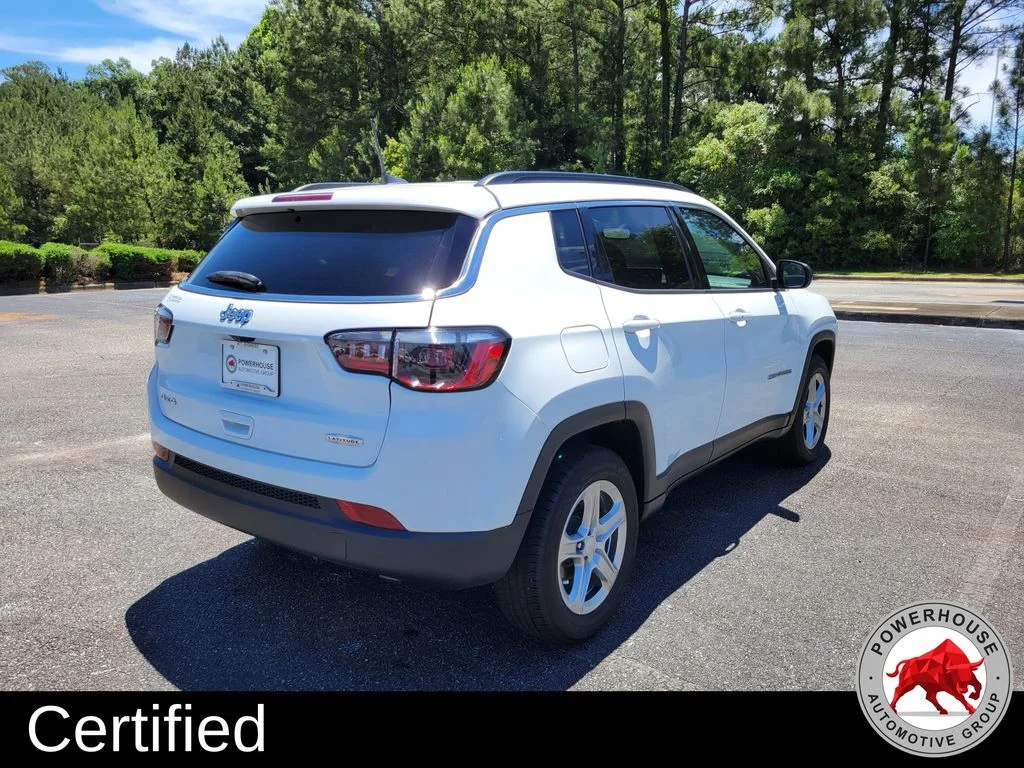 Used 2024 White Jeep Latitude image 6