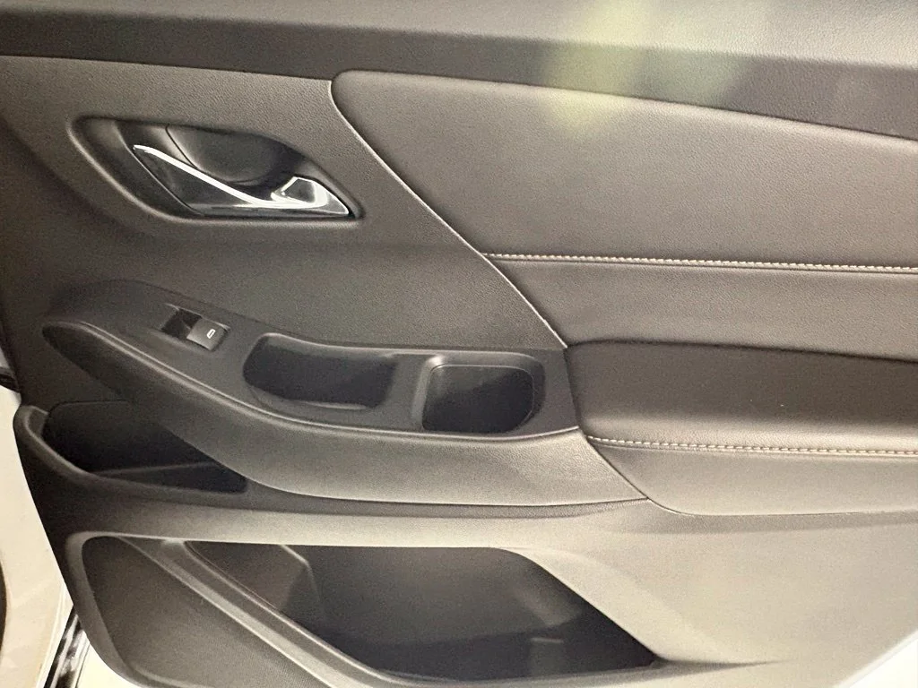 Certified Used 2021 IRIDESCENT PEARL TRICOAT Chevrolet LT Cloth image 18