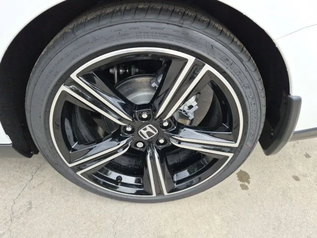 New 2026 Platinum White Pearl Honda SE image 4