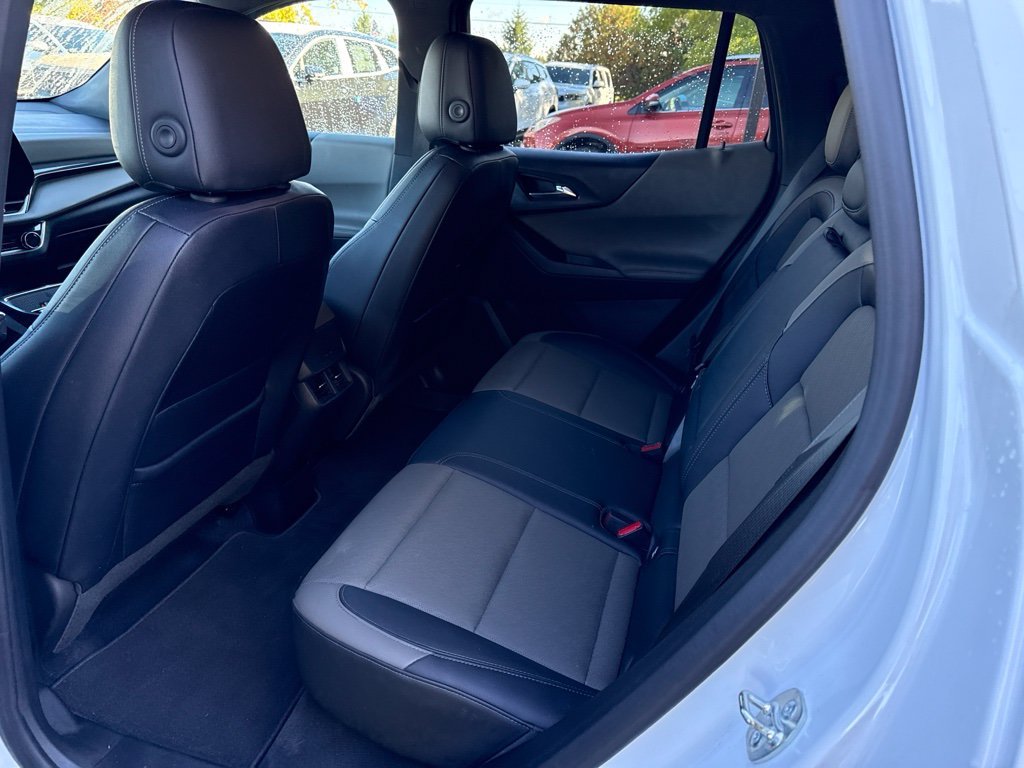 Used 2025 White Chevrolet LT image 10
