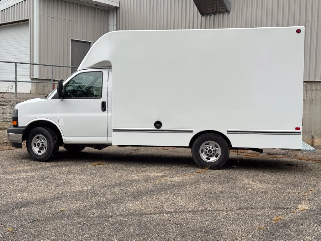 New 2026 Summit White GMC 1WT image 5