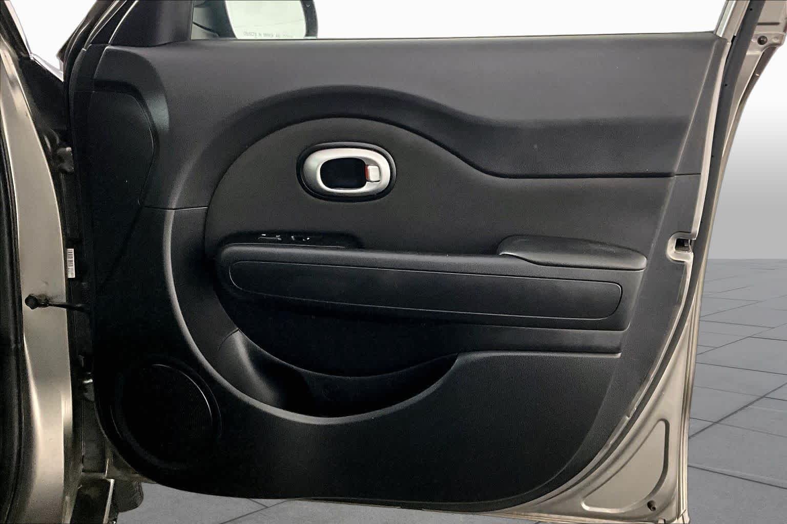 Used 2016 Titanium Gray Kia Base image 17
