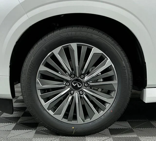 New 2026 White INFINITI LUXE image 10