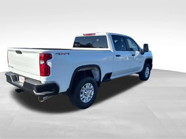 New 2026 Summit White Chevrolet WT image 5