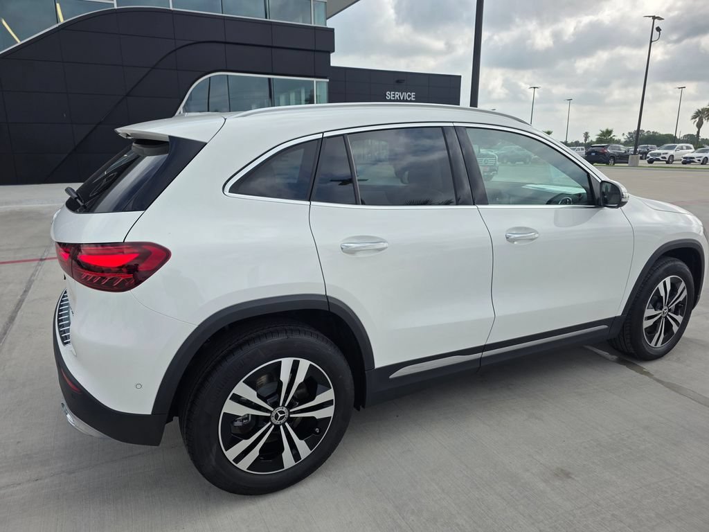 New 2026 Polar White Mercedes-Benz GLA 250 image 33