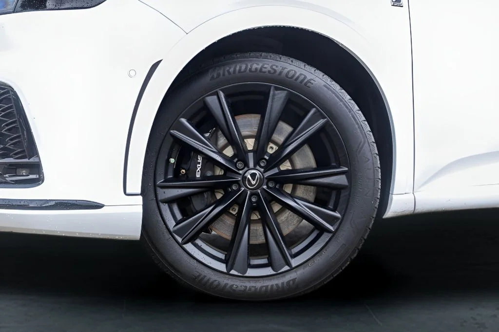 Used 2024 White Lexus 500h F SPORT Performance image 4