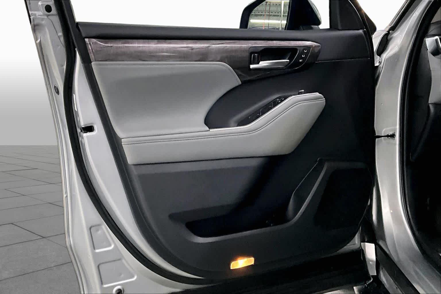 Used 2023 Celestial Silver Metallic Toyota Platinum image 21