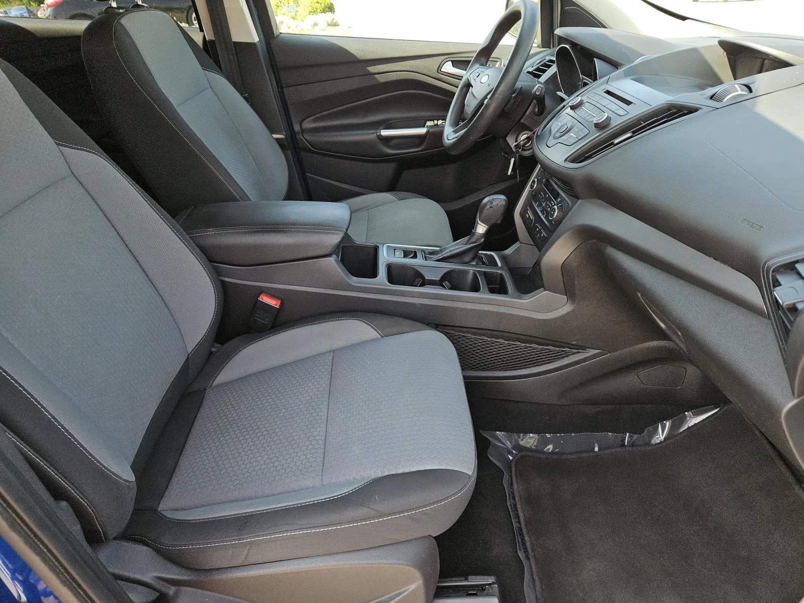 Used 2017 Lightning Blue Metallic Ford SE FWD image 29