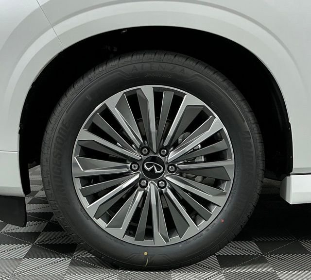 New 2026 RADIANT WHITE INFINITI Luxe 2WD image 10