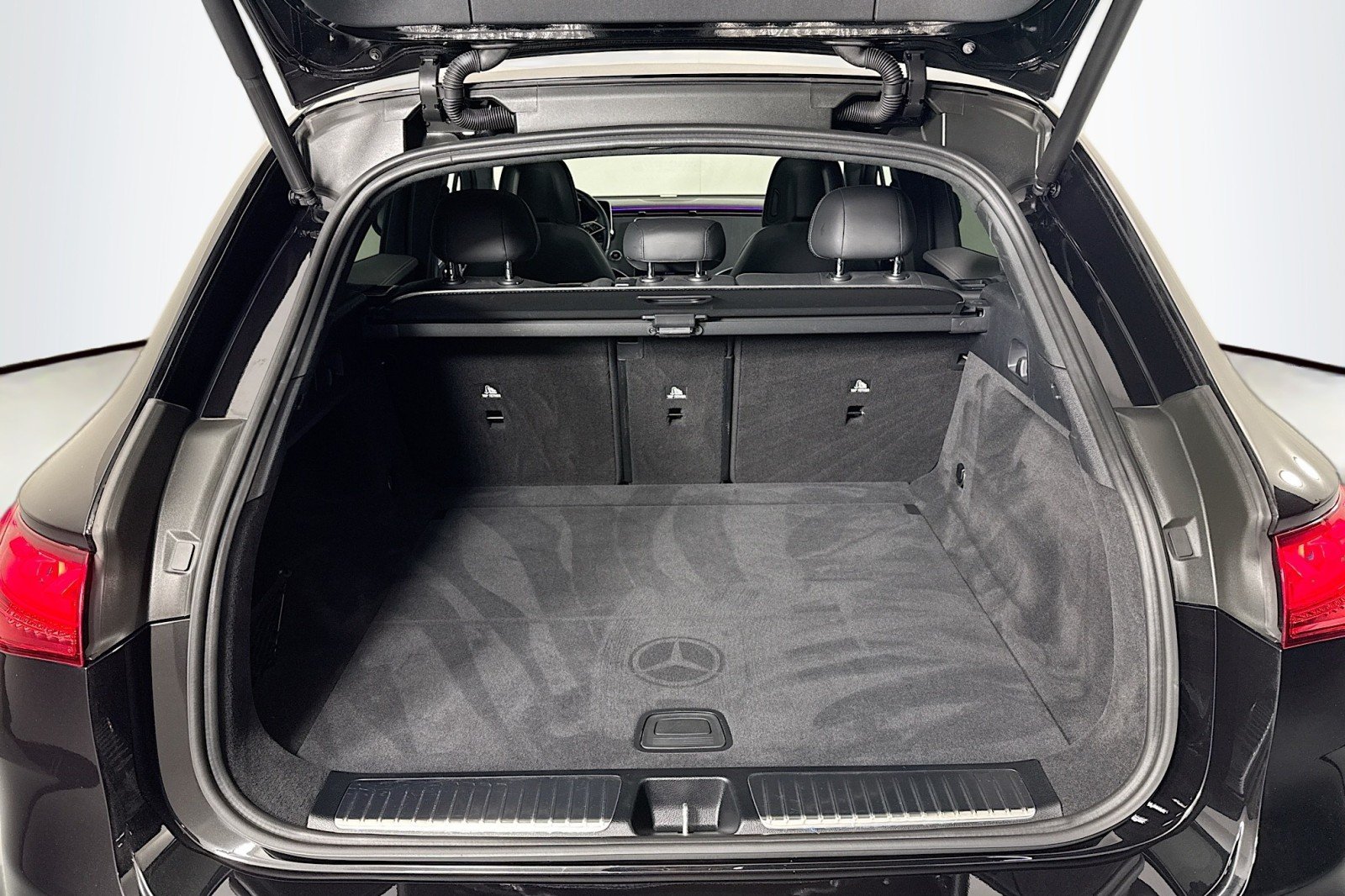 Used 2023 Obsidian Black Metallic Mercedes-Benz 500 image 21