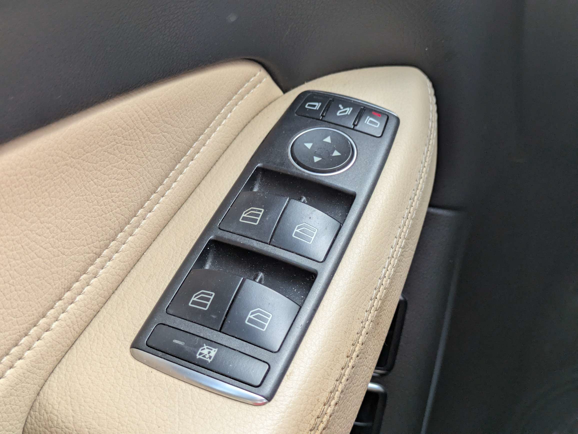 Used 2018 White Mercedes-Benz GLS 450 image 22
