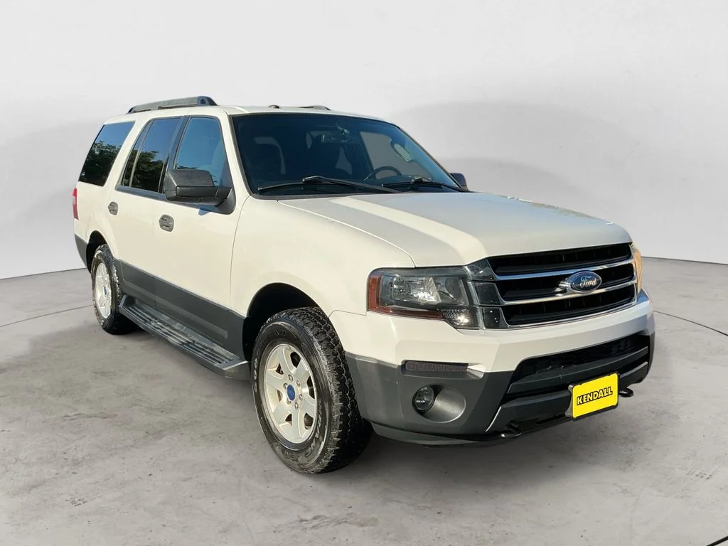 Used 2016 White Ford XL image 3