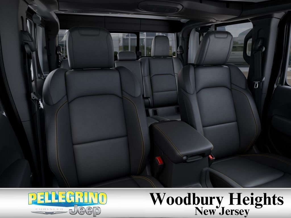 New 2026 Granite Crystal Metallic Clearcoat Jeep Sahara image 16