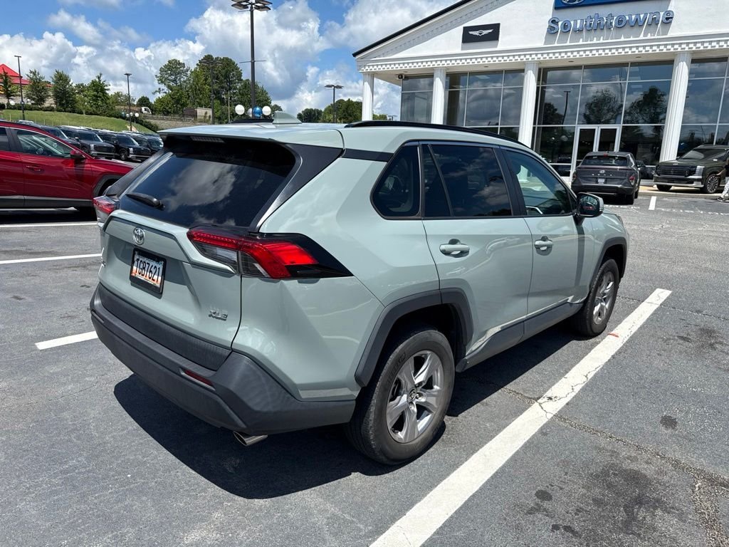 Used 2022  Toyota XLE image 4