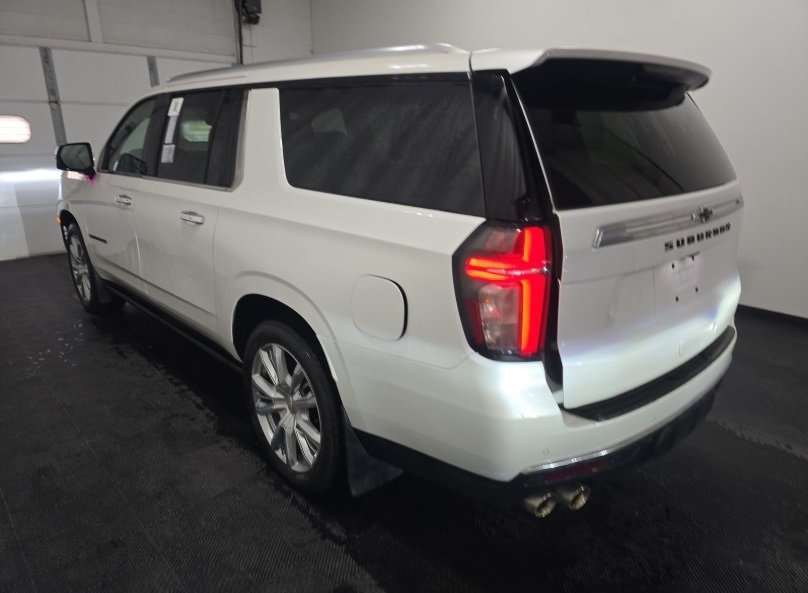 2021 Chevrolet Suburban High Country photo 4