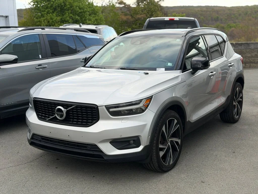 2019 Volvo XC40 T5 R-Design AWD's photo