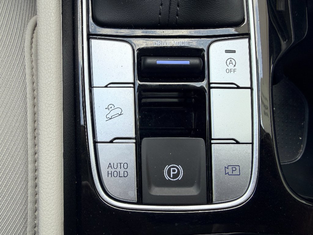 Certified Used 2025 Rockwood Green Hyundai SEL image 19