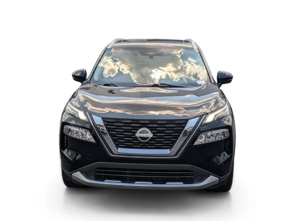 Used 2023 Super Black Nissan Platinum image 2