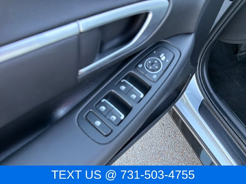 Used 2025 Silver Hyundai SEL image 12