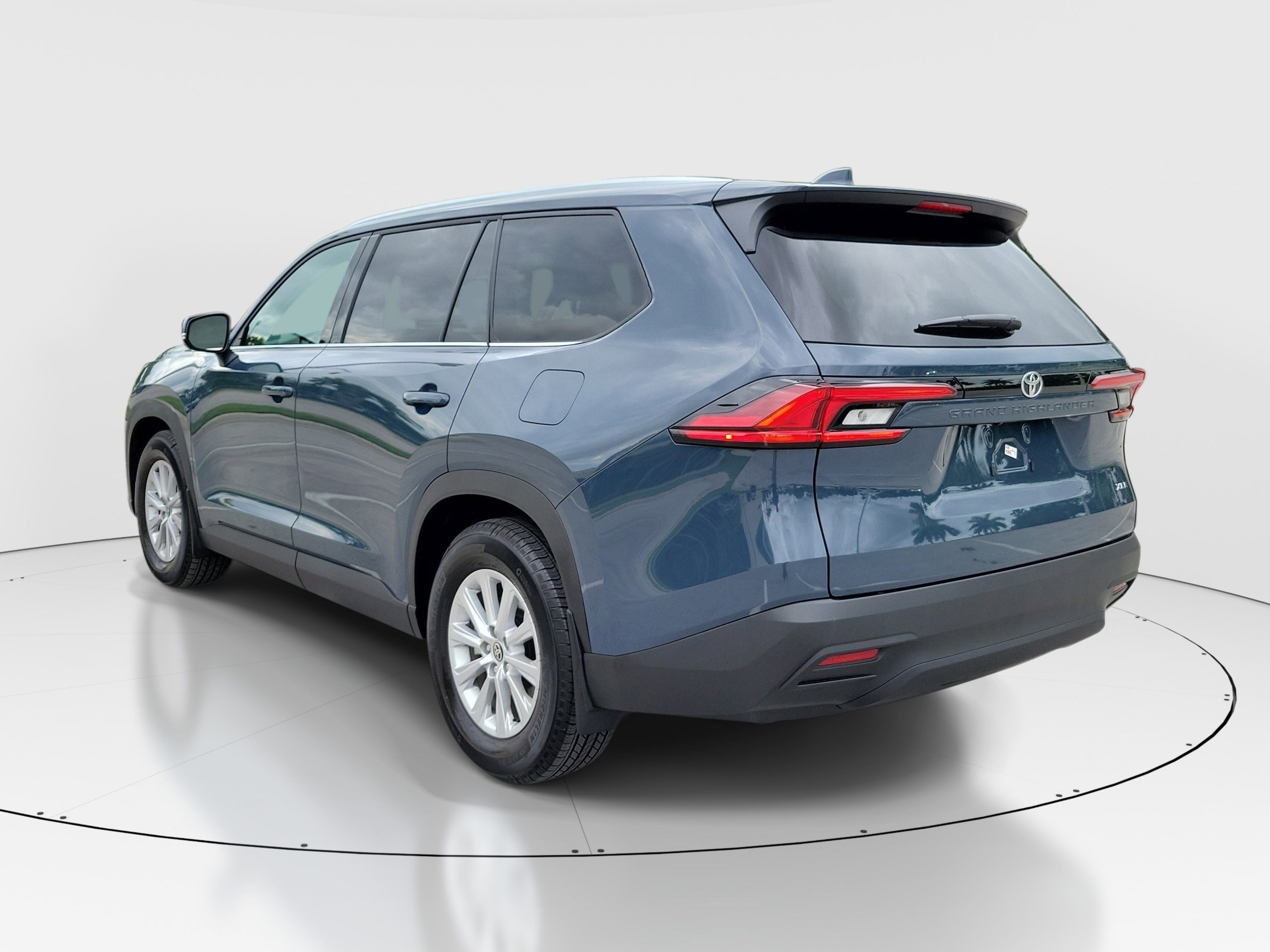 Used 2026 Cloud Toyota XLE image 5