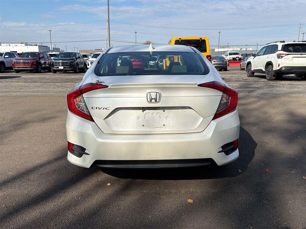 Used 2016 Wh Honda  image 9