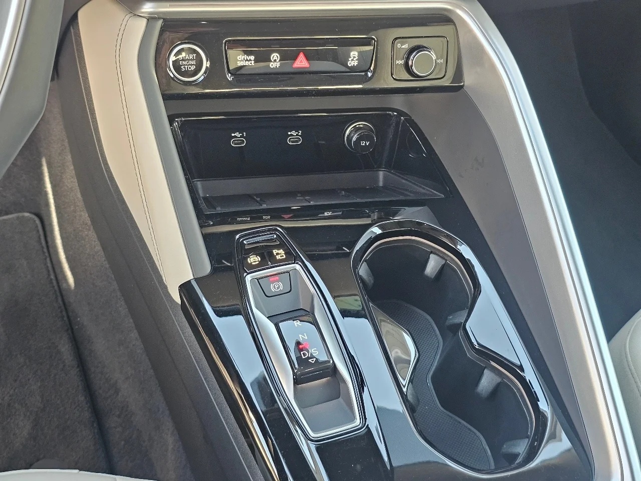 Used 2025 Glacier White Audi 2.0T Premium image 11