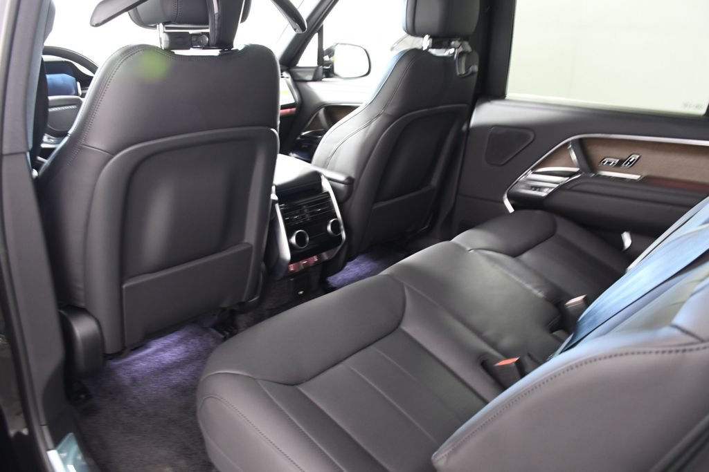 New 2026 Santorini Blk Land Rover SE image 26