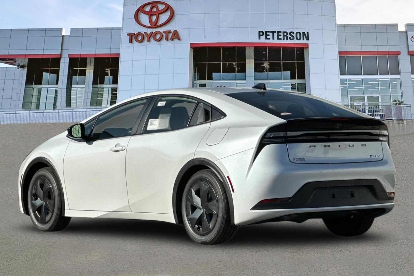 2026 Toyota Prius Plug-in Hybrid SE - Photo 6