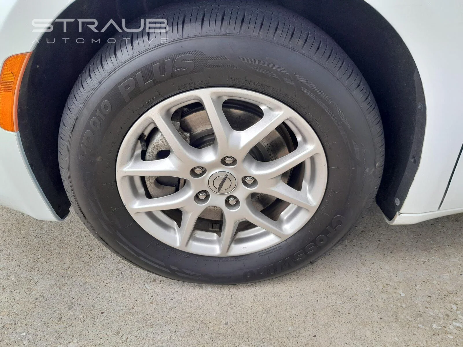 Used 2023 Bright White Clearcoat Chrysler LX image 9
