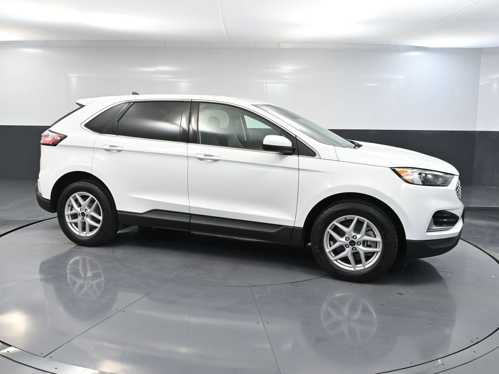 2024 Ford Edge SEL photo 3