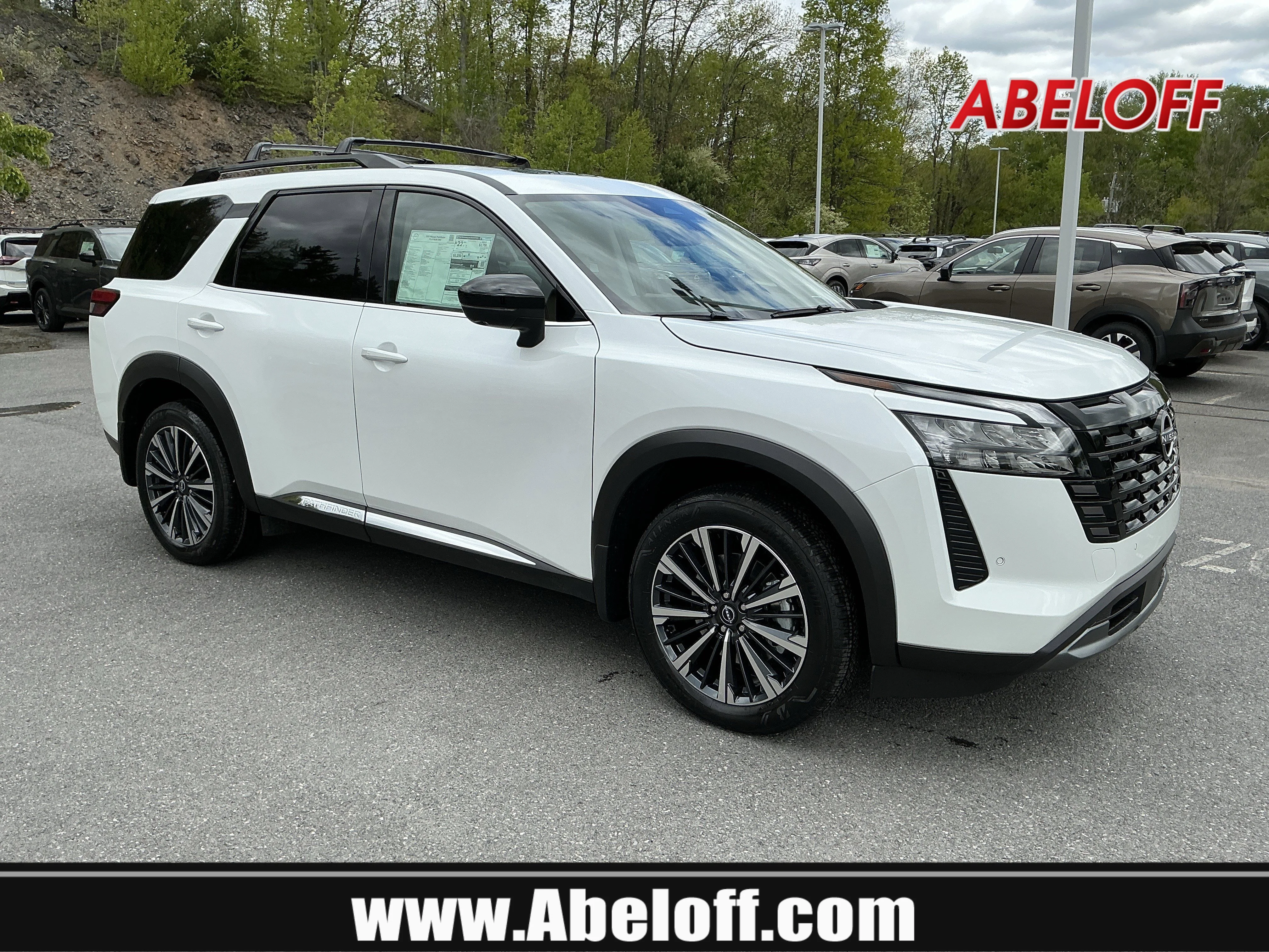 2026 Nissan Pathfinder Platinum 4WD's photo