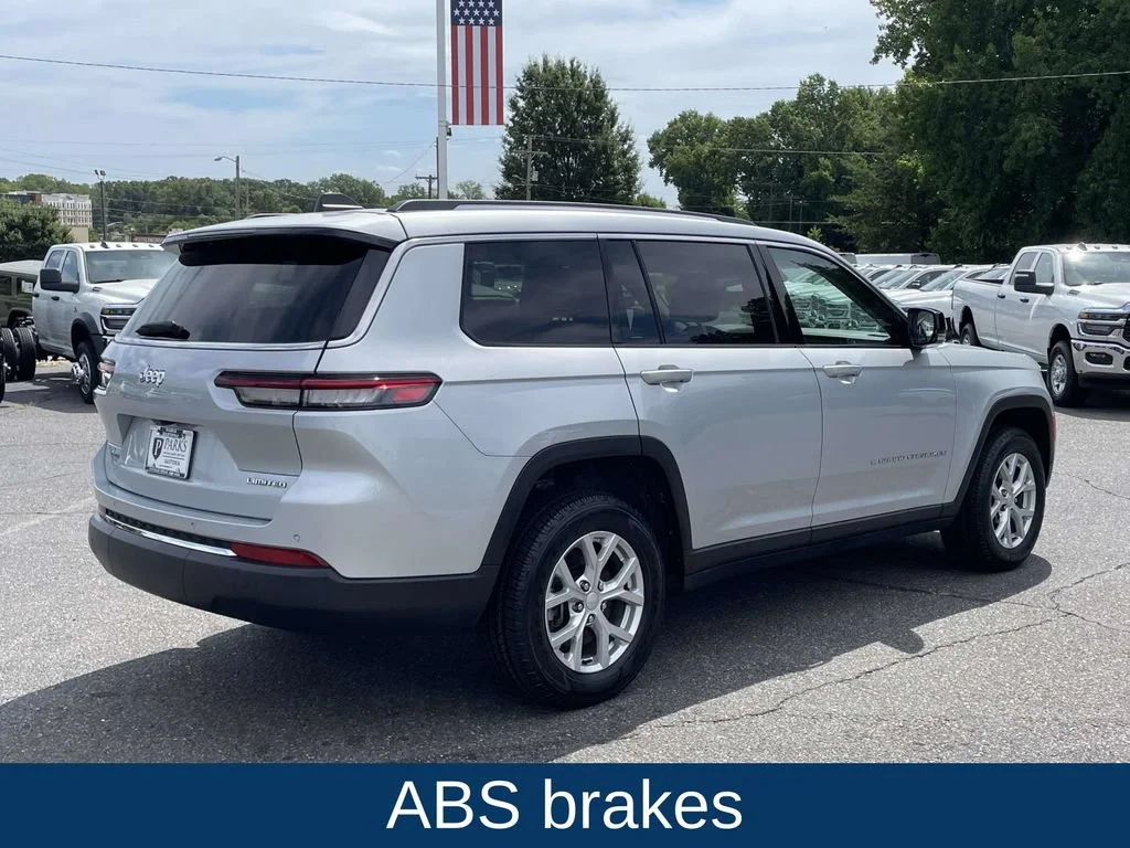 Used 2023 Silver Jeep Limited 4x4 image 10