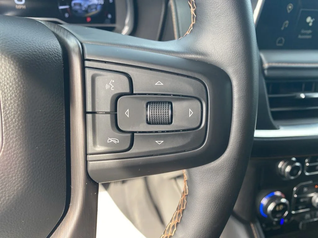 Used 2024 White GMC AT4 image 20