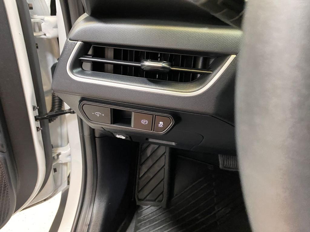 Used 2025 White Kia LXS image 33