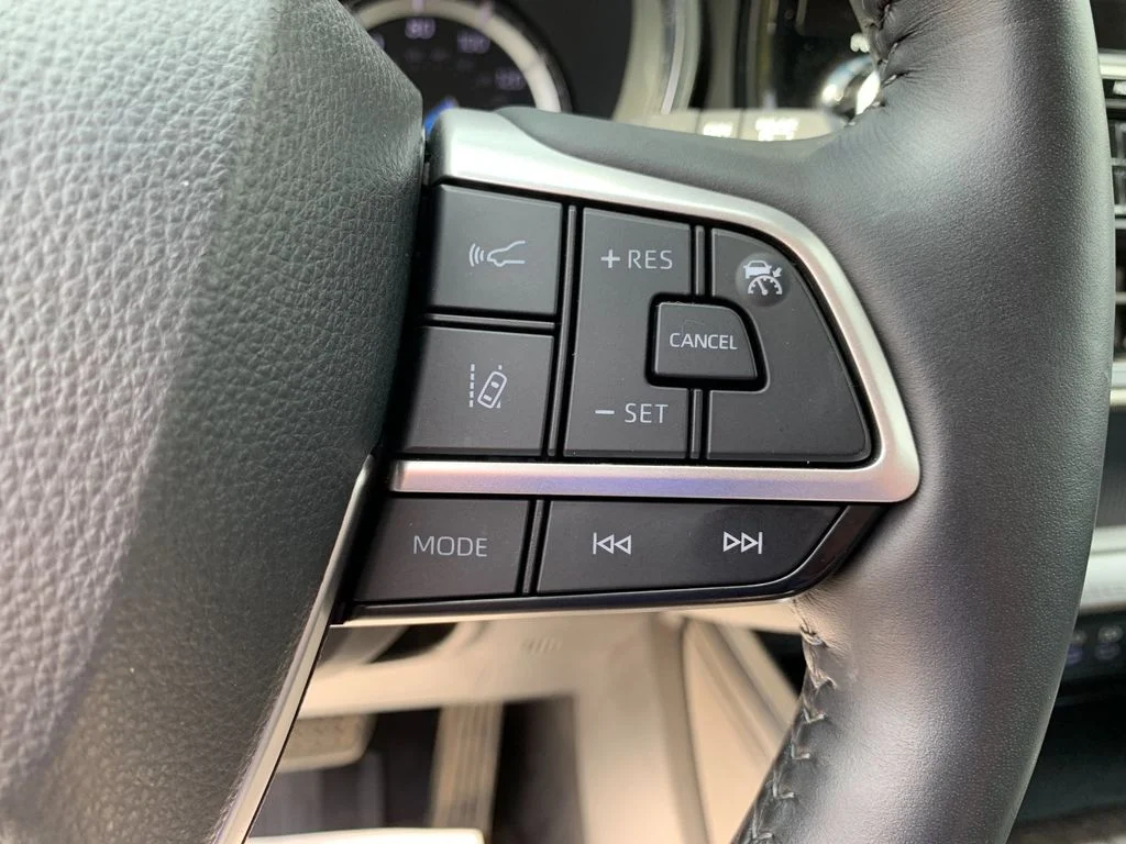 Used 2022 Black Toyota Platinum image 29