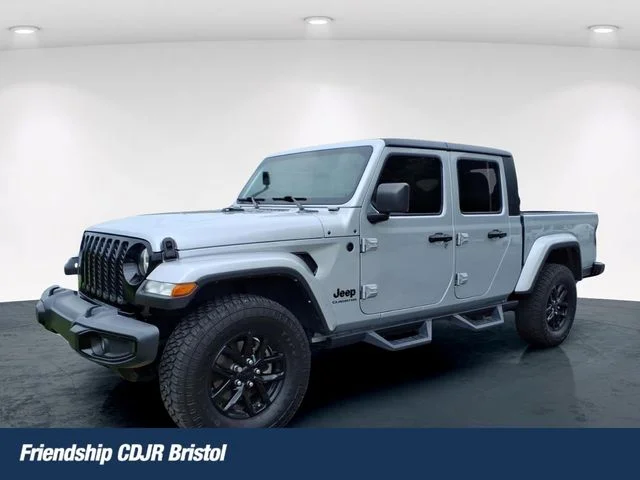 Used 2022 Silver Jeep Sport image 1