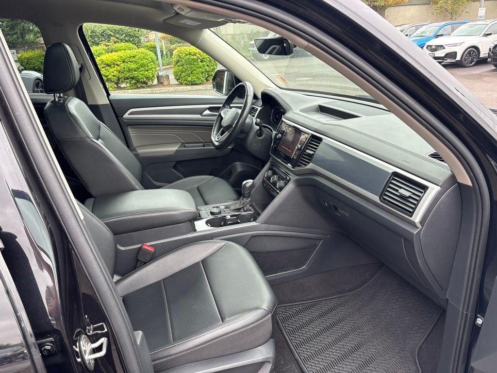 Used 2022 Deep Black Volkswagen 3.6L V6 SEL R-Line image 23