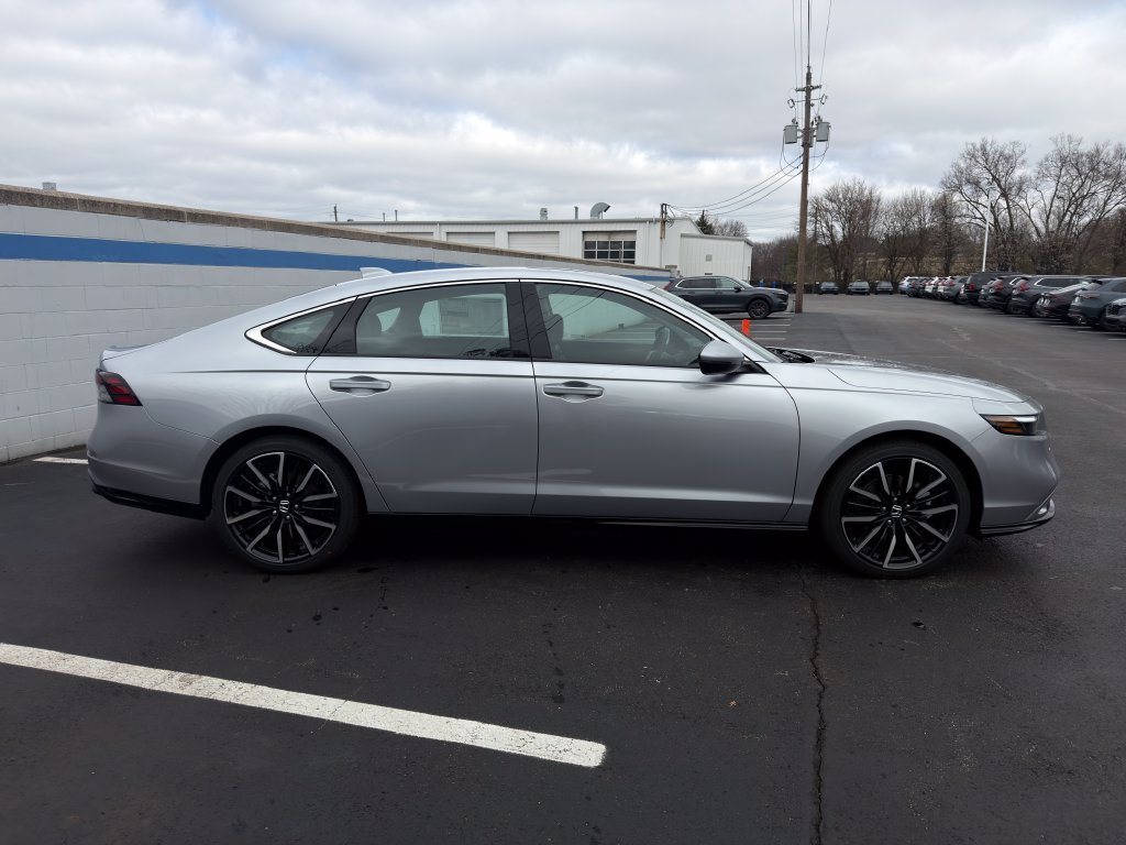 New 2026 Solar Silver Metallic Honda Touring image 6