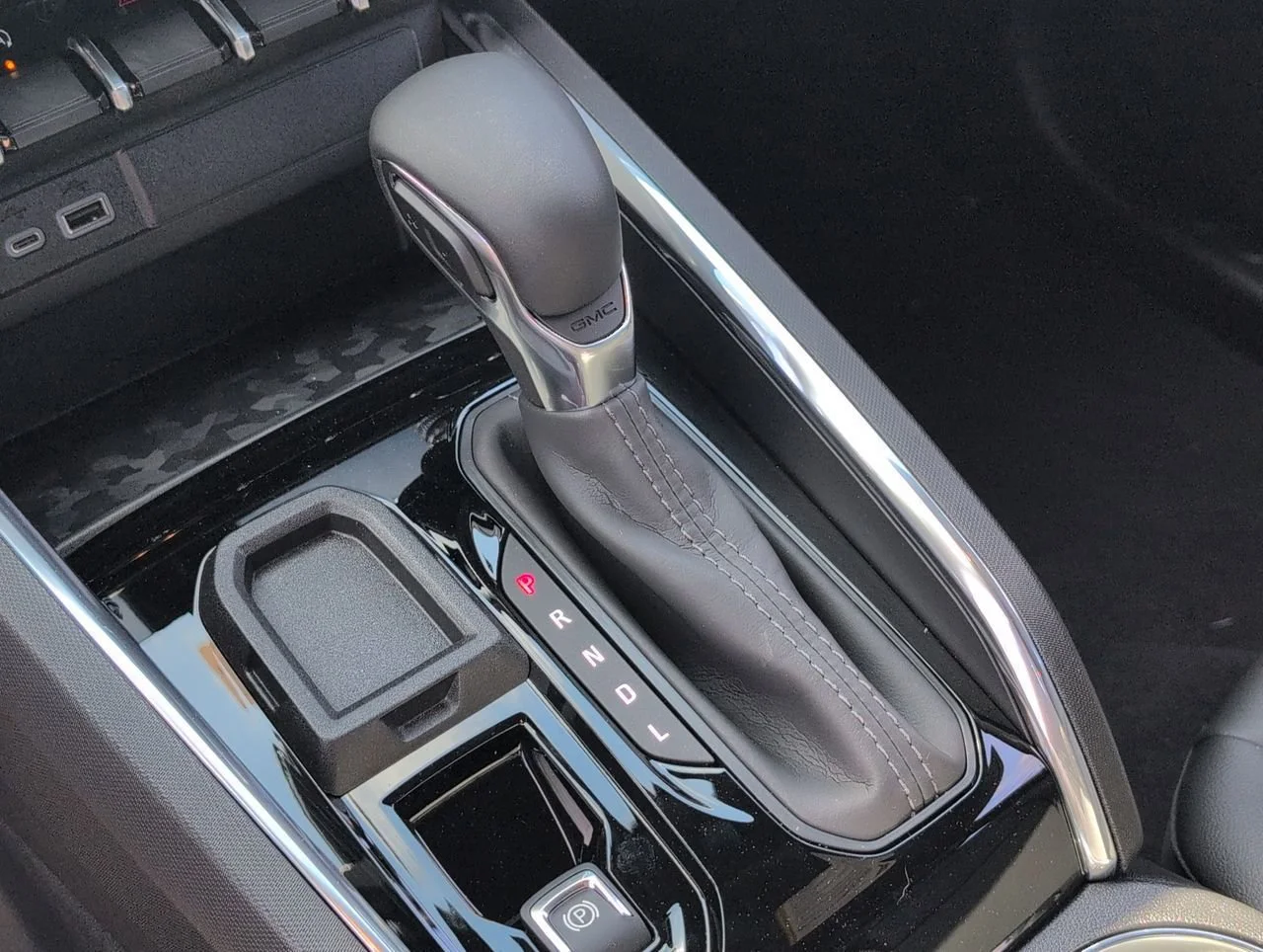 New 2026 Sterling Metallic GMC Elevation image 16